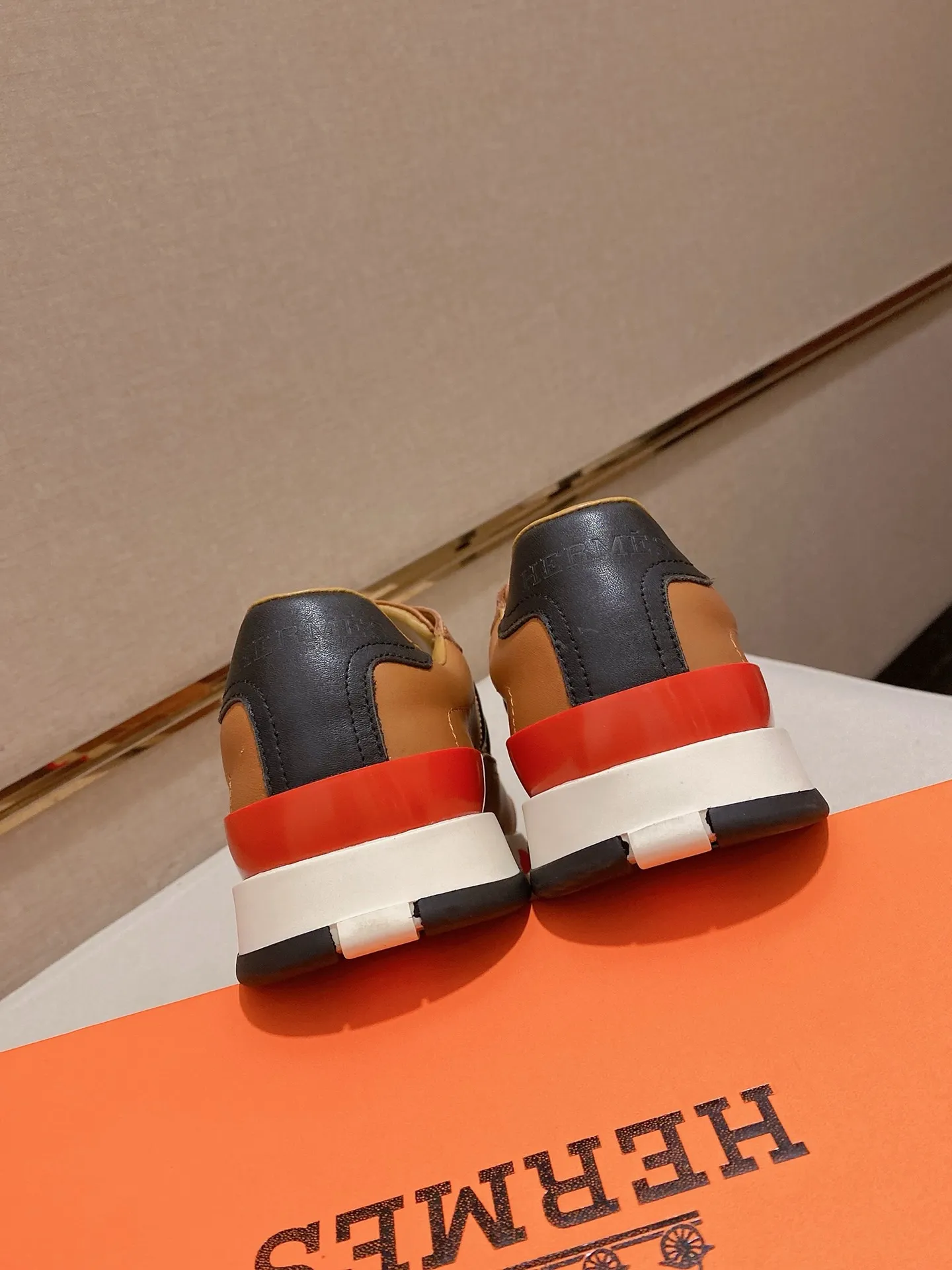 Ex-factory price: 500💰《HERMES》【Classic original single version】Hermès; top 🔝purchasing agent🔍🔍men's latest 🇺🇸sold simultaneously, original imported from Italy ▲▲first-layer cowhide ▲▲ (high-end, nobility and class) ) Exquisite workmanship (Italian 🇮🇹 imported water-dyed 🐂 cowhide lining) sole: original sole provided by the original factory, ⚠️exclusive double-layer activity·TPR·rubber·combined molded outsole; super comfortable·wear-resistant·non-slip·environmental protection The real thing is more beautiful when photographed in kind (high quality, following orders), you can come in and out at will * Number of yards: 38·39·40·41·42·43·44# (can be customized 45.)